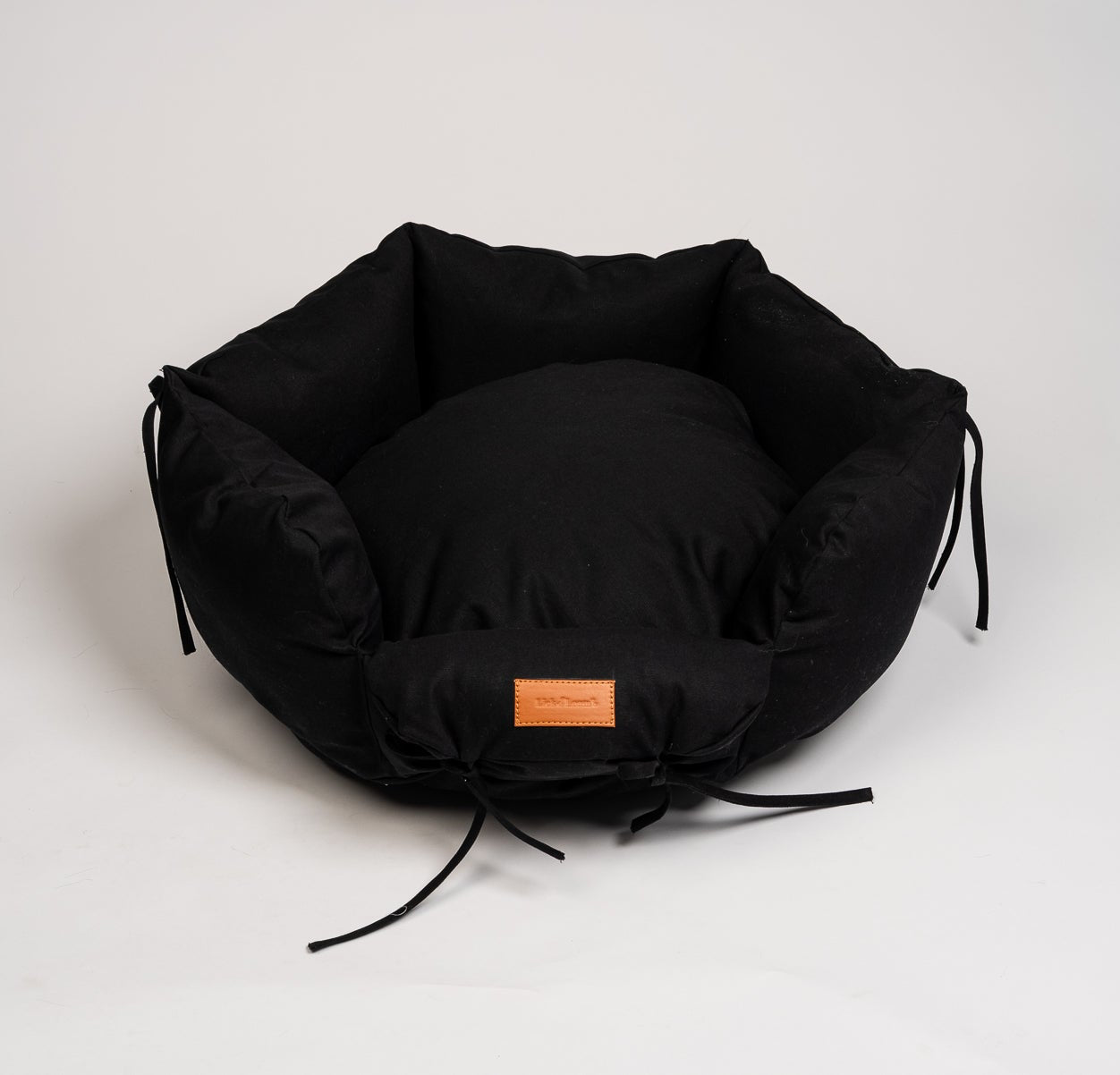 The Plush Circle Bed Black