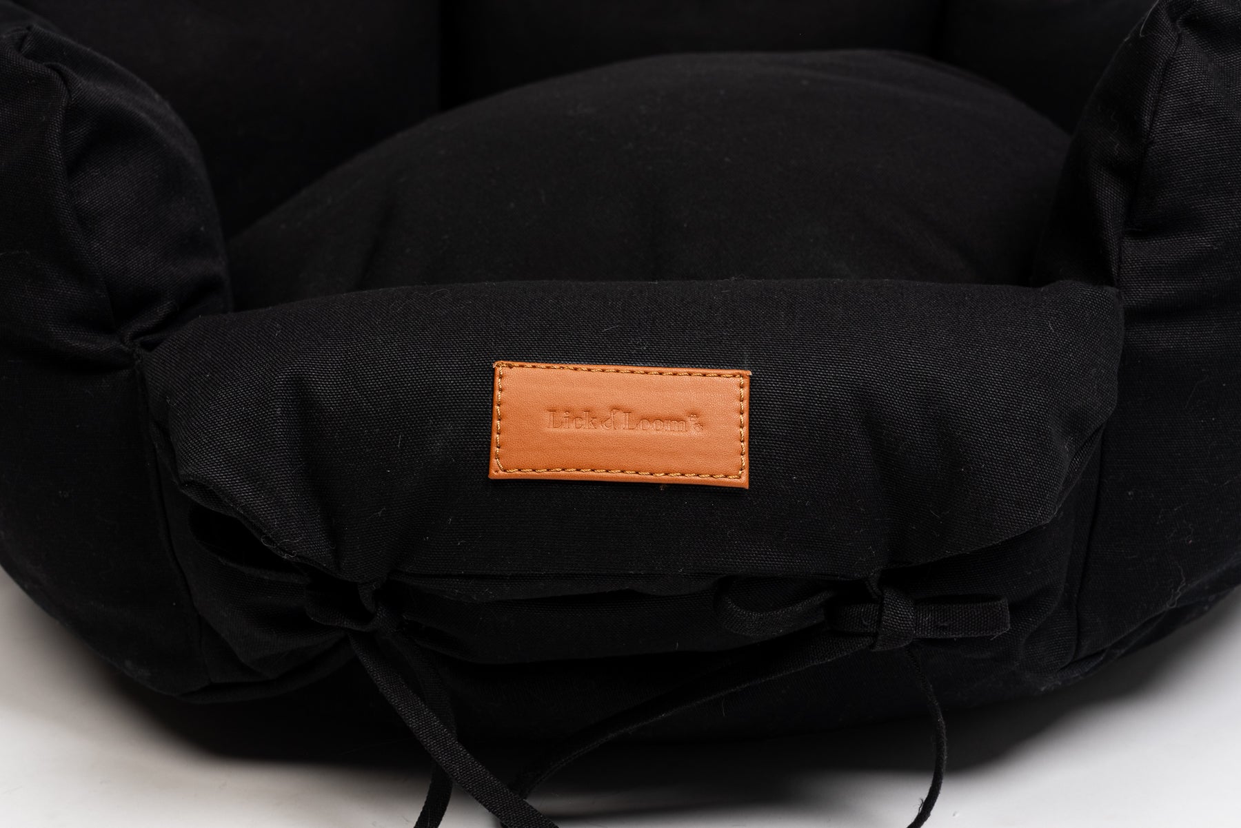 The Plush Circle Bed Black